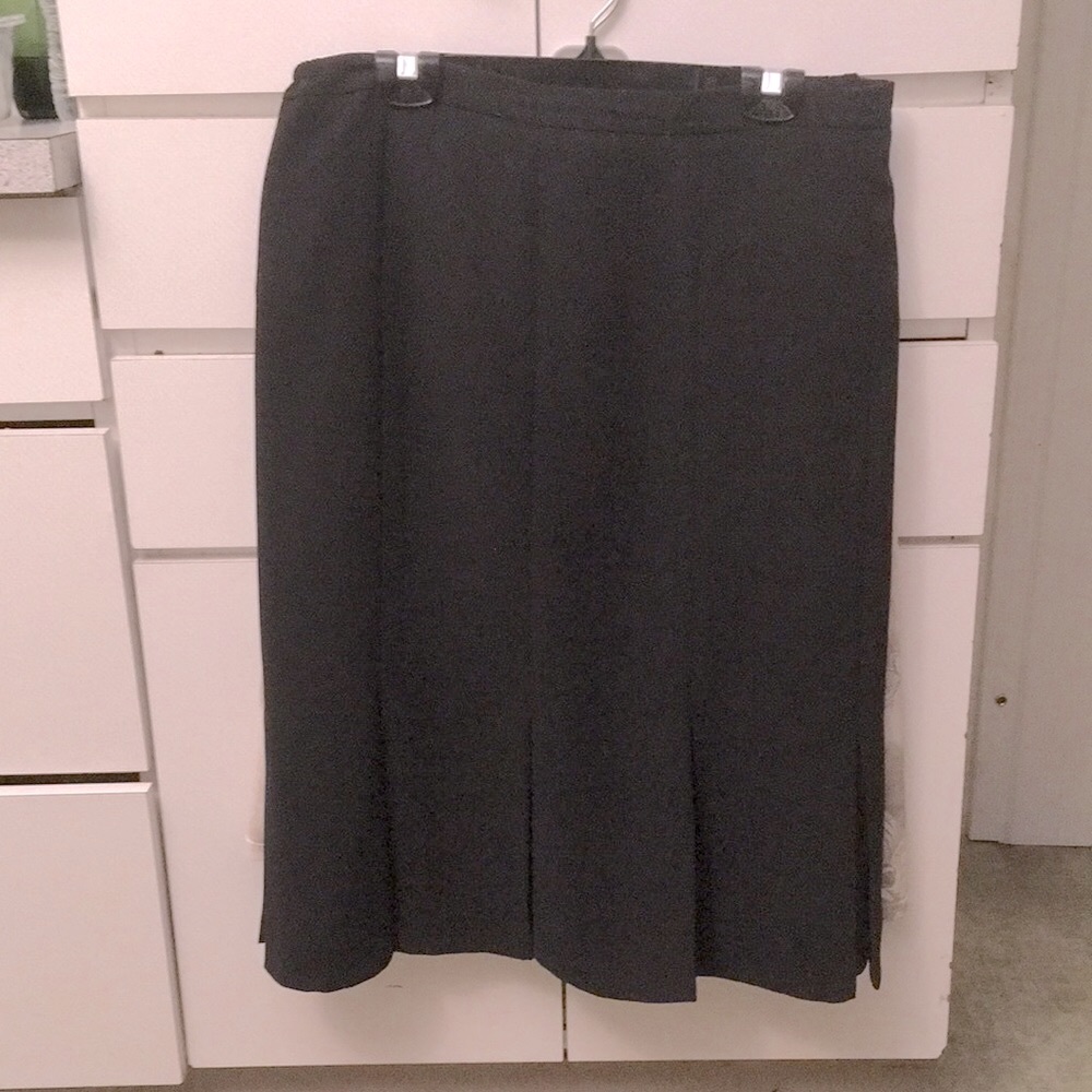 Jones Studio separates 18w black skirt
